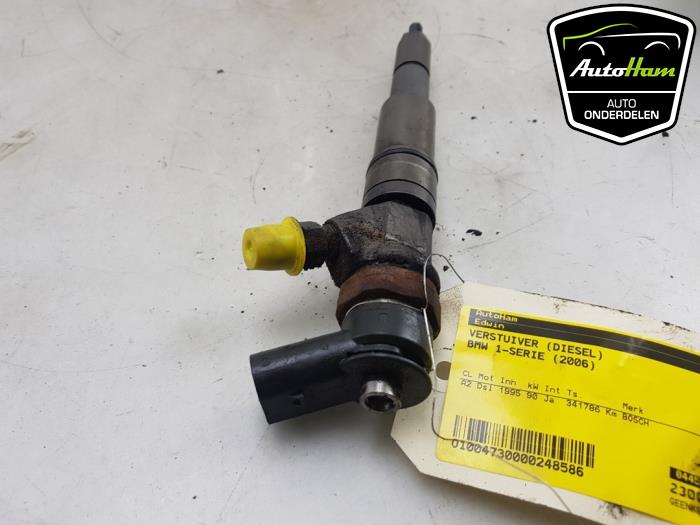 Injector (diesel) from a BMW 1 serie (E87/87N) 118d 16V 2006
