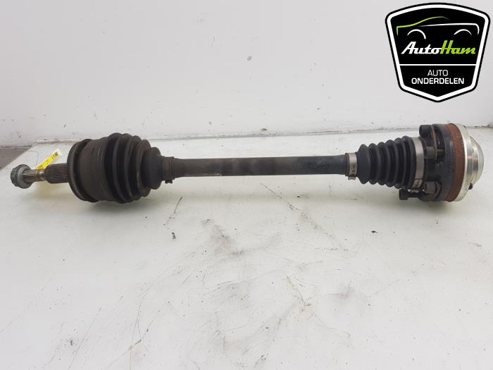 Front drive shaft, left from a Volkswagen Transporter T6 2.0 TDI 2021