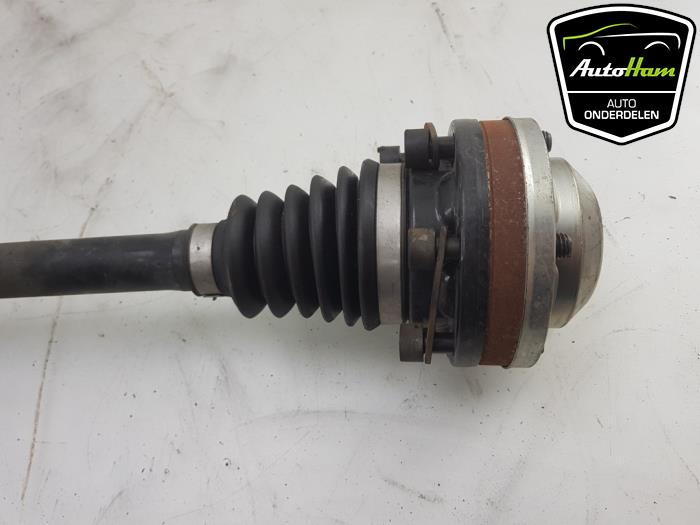 Front drive shaft, left from a Volkswagen Transporter T6 2.0 TDI 2021