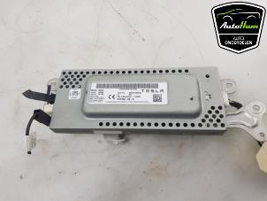 Usados Módulo de radio Tesla Model 3 Long Range AWD 75 kWh Precio € 54,45 IVA incluido ofrecido por AutoHam