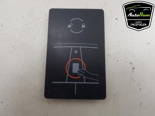 Używane Czytnik kart (zamek) Tesla Model 3 EV AWD Cena € 41,14 Z VAT oferowane przez AutoHam