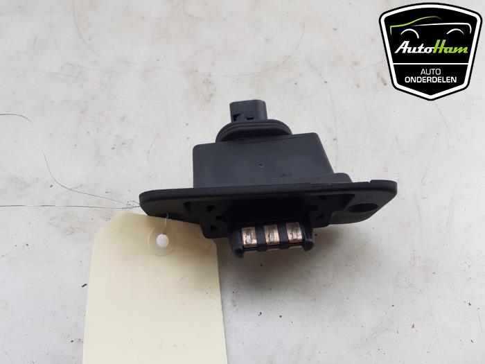 Sliding door contact joint