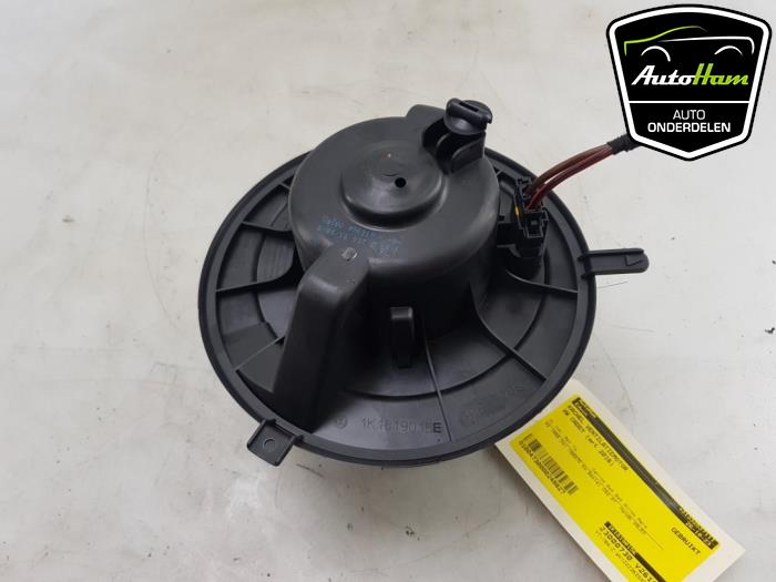 Heating and ventilation fan motor from a Volkswagen Caddy IV 2.0 TDI 150 2016