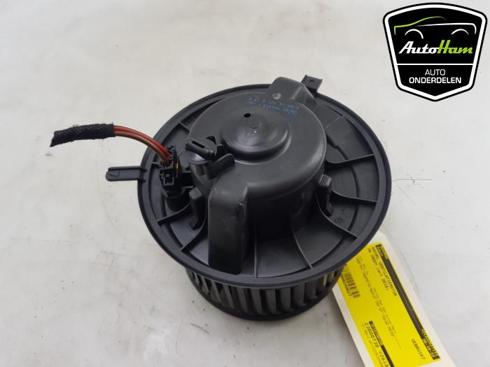 Heating and ventilation fan motor from a Volkswagen Caddy IV 2.0 TDI 150 2016