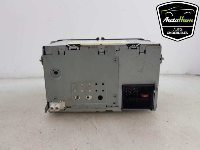 Radio CD player from a Volkswagen Caddy IV 2.0 TDI 150 2016