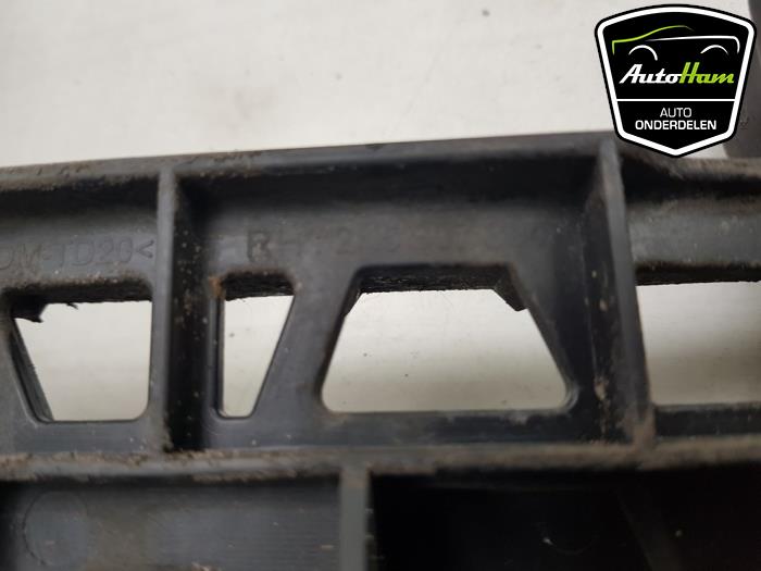 Rear bumper bracket, right from a Volkswagen Caddy IV 2.0 TDI 150 2016