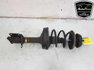 Used Fronts shock absorber, left Renault Twingo II (CN) 1.2 16V Price € 50,00 Margin scheme offered by AutoHam