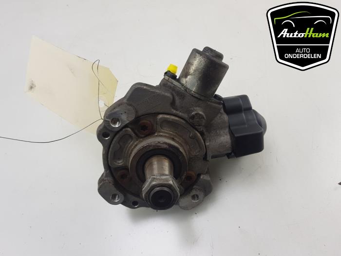 Mechanical fuel pump from a Volkswagen Polo V (6R) 1.2 TDI 12V BlueMotion 2010