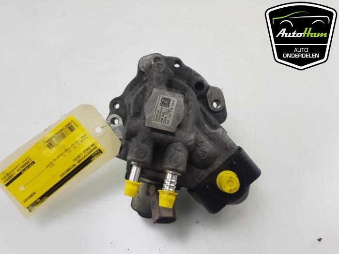 Mechanical fuel pump from a Volkswagen Polo V (6R) 1.2 TDI 12V BlueMotion 2010