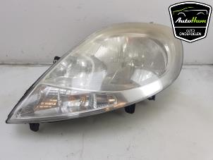 Used Headlight, left Nissan Primastar 2.5 dCi 150 16V Price € 75,00 Margin scheme offered by AutoHam