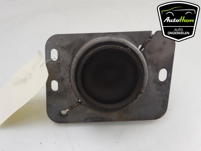 Motorlager van een Nissan Primastar 2.5 dCi 150 16V 2007