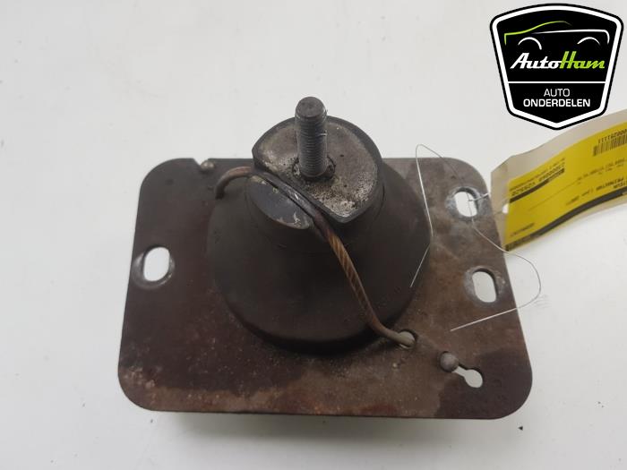 Used Engine mount Nissan Primastar 2.5 dCi 150 16V Price € 20,00 Margin scheme offered by AutoHam