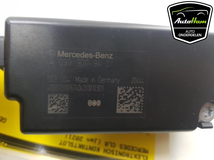 Llave de contacto electrónica de un Mercedes-Benz CLA Shooting Brake (118.6) 1.3 CLA-200 Turbo 16V 2021