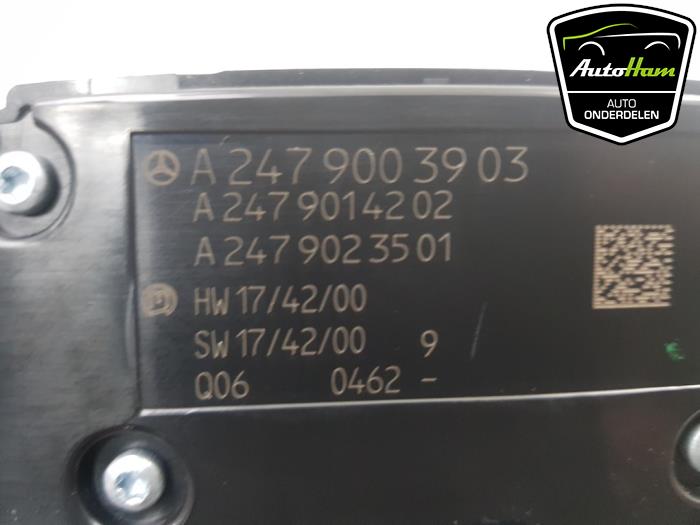 Panneau commande radio d'un Mercedes-Benz CLA Shooting Brake (118.6) 1.3 CLA-200 Turbo 16V 2021