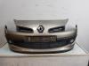 Front bumper from a Renault Clio III Estate/Grandtour (KR) 1.2 16V TCE 100 2008