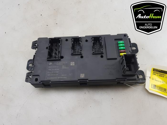 Fuse box from a BMW 1 serie (F20) 116i 1.5 12V 2017