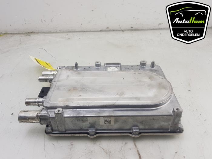 Battery charger from a Volvo XC90 II 2.0 T8 16V Twin Engine AWD 2020