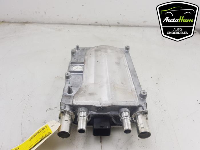 Battery charger from a Volvo XC90 II 2.0 T8 16V Twin Engine AWD 2020
