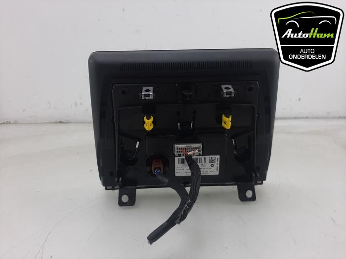 Display Multi Media control unit from a Renault Clio V (RJAB) 1.0 TCe 90 12V 2021
