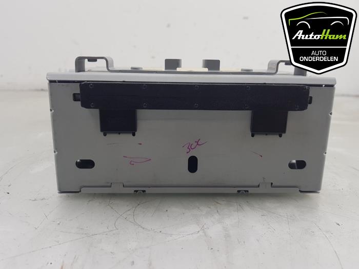 Używane Radioodtwarzacz CD Ford Fiesta 6 (JA8) 1.0 SCI 12V 80 Cena € 75,00 Procedura marży oferowane przez AutoHam