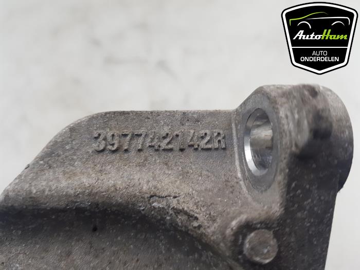Support (miscellaneous) from a Renault Clio V (RJAB) 1.0 TCe 90 12V 2021