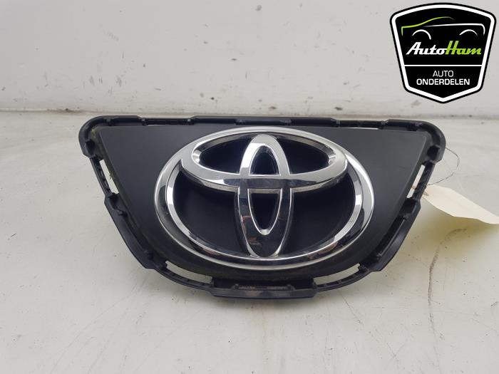 Emblem from a Toyota Aygo X 1.0 12V VVT-i 2022