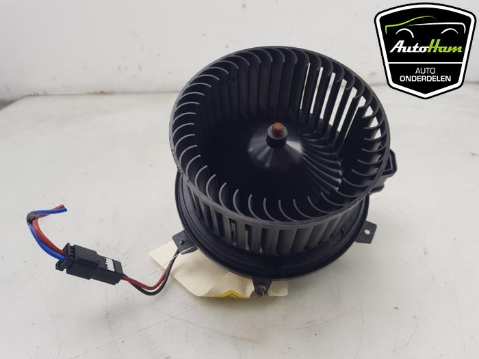Heating and ventilation fan motor from a Toyota Aygo X 1.0 12V VVT-i 2022