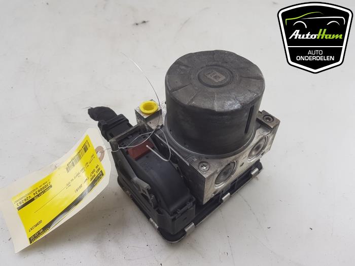 Begagnade ABS-pump Volkswagen Golf VII (AUA) 2.0 R 4Motion 16V Pris € 50,00 Marginaltabell erbjuds av AutoHam