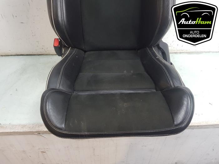Seat, left from a Volvo XC90 II 2.0 D5 16V AWD 2016