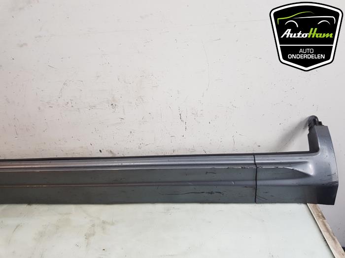 Side skirt, left from a Volvo XC90 II 2.0 D5 16V AWD 2016