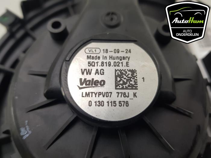 Heating and ventilation fan motor from a Volkswagen Golf VII (AUA) 2.0 R-line 4Motion 16V 2019