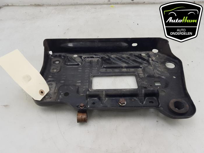 Begagnade Batterilåda Mercedes GLA (156.9) 1.6 180 16V Pris € 20,00 Marginaltabell erbjuds av AutoHam