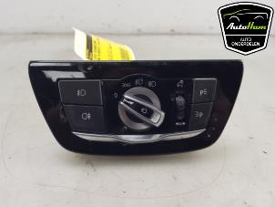 Usados Interruptor de luz BMW 5 serie Touring (G31) 530d 3.0 TwinPower Turbo 24V Precio € 50,00 Norma de margen ofrecido por AutoHam