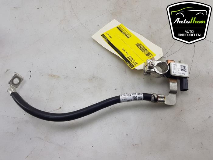 Battery sensor from a BMW 5 serie Touring (G31) 530d 3.0 TwinPower Turbo 24V 2019