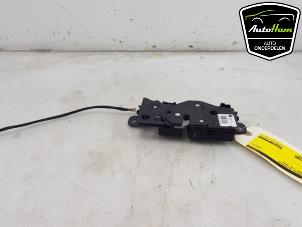 Used Tailgate lock mechanism BMW 5 serie Touring (G31) 530d 3.0 TwinPower Turbo 24V Price € 50,00 Margin scheme offered by AutoHam