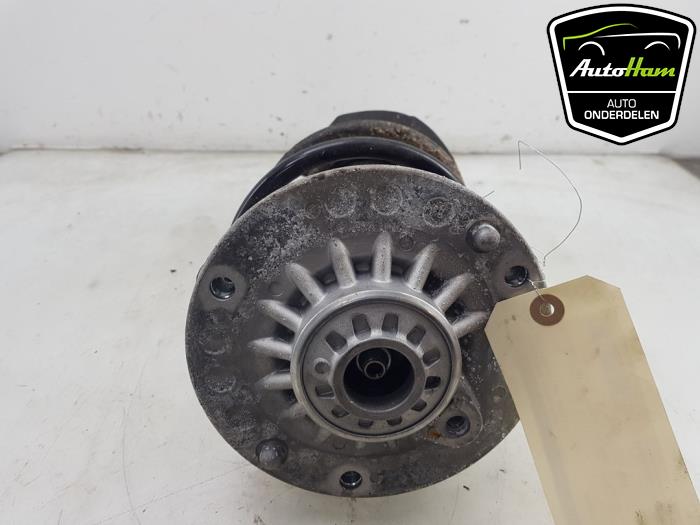 Fronts shock absorber, left from a BMW 3 serie (F30) 328i 2.0 16V 2013