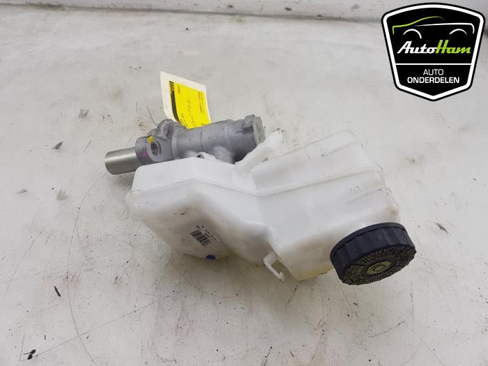 Used Master cylinder Toyota Yaris Cross (PB1/PJ1) 1.5 12V Price € 50,00 Margin scheme offered by AutoHam