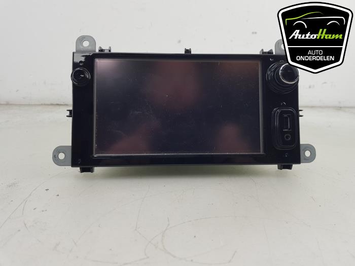 Radio from a Renault Clio IV (5R) 0.9 Energy TCE 90 12V 2014