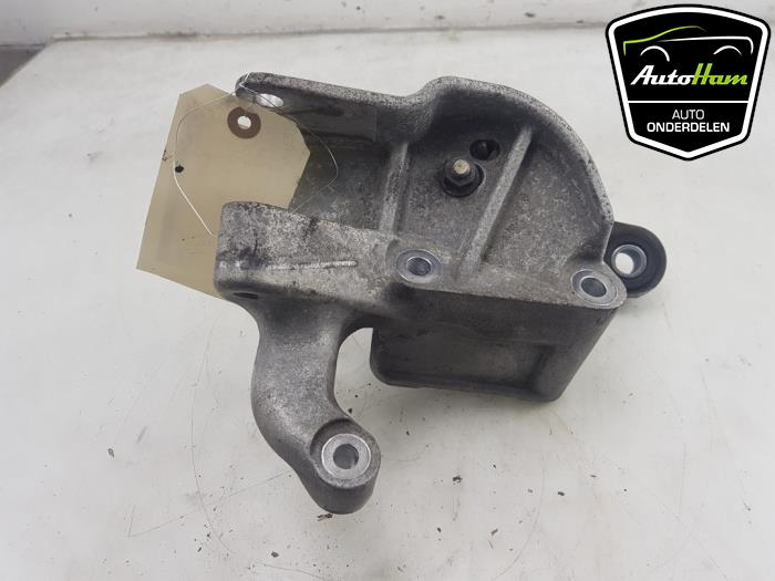 Used Engine mount Volvo V40 (MV) 2.0 D4 16V Price € 20,00 Margin scheme offered by AutoHam