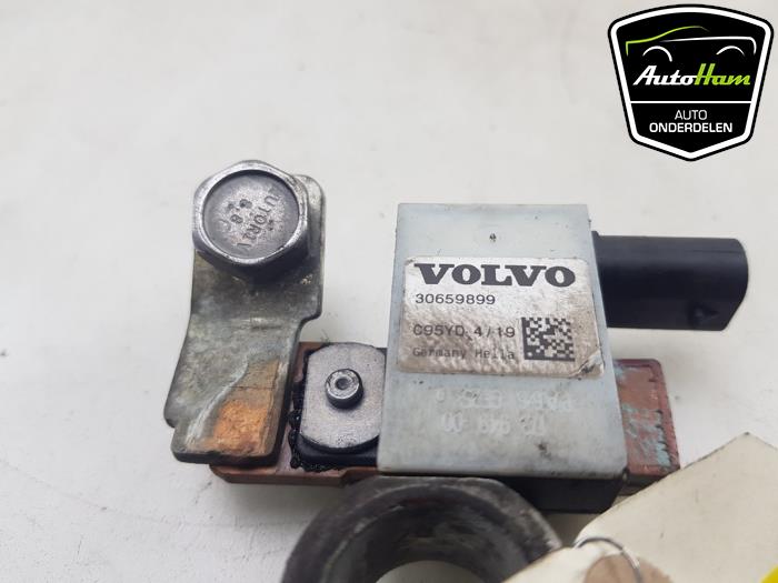 Battery sensor from a Volvo V40 (MV) 2.0 D4 16V 2014