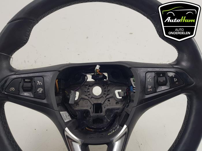 Używane Kierownica Opel Corsa E 1.4 16V Cena € 45,00 Procedura marży oferowane przez AutoHam
