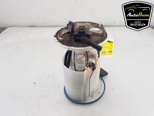 Usagé Pompe essence Opel Corsa E 1.4 16V Prix € 40,00 Règlement à la marge proposé par AutoHam