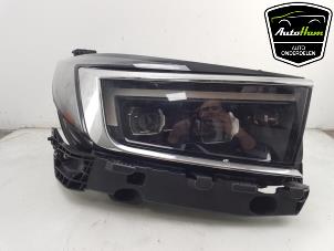 Used Headlight, right Opel Grandland/Grandland X 1.2 Turbo 12V Price on request offered by AutoHam