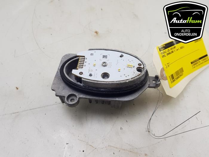 Używane Modułowy reflektor LED Opel Grandland (X) 1.2 Turbo 12V Cena € 25,00 Procedura marży oferowane przez AutoHam