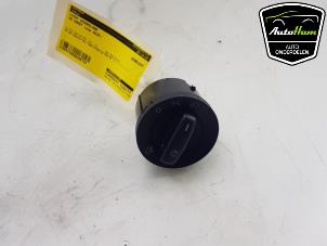 Usados Interruptor de luz Volkswagen Caddy IV 2.0 TDI 102 Precio € 25,00 Norma de margen ofrecido por AutoHam