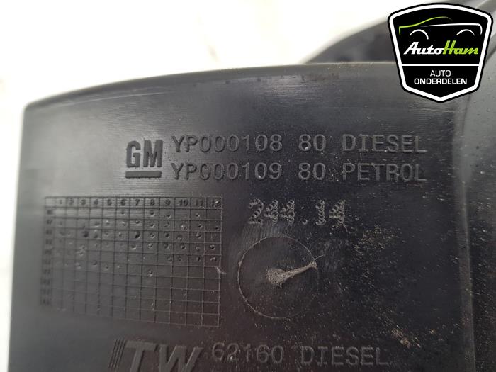 Tank cap cover from a Opel Grandland/Grandland X 1.2 Turbo 12V 2022