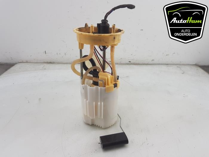 Booster pump from a Volkswagen Caddy IV 2.0 TDI 102 2020