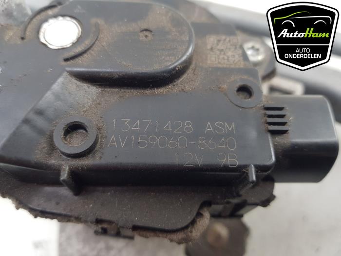 Wiper motor + mechanism from a Opel Insignia Sports Tourer 1.6 Turbo 16V 200 2019