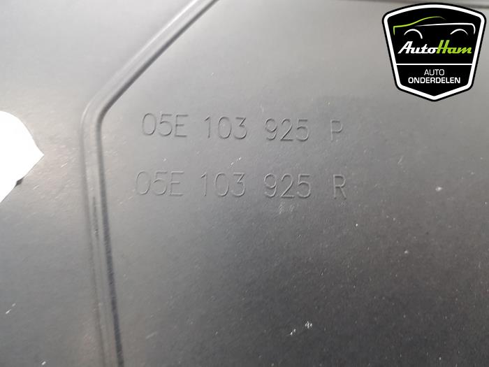 Engine protection panel from a Volkswagen Golf VIII (CD1) 1.5 TSI BlueMotion 16V 2022
