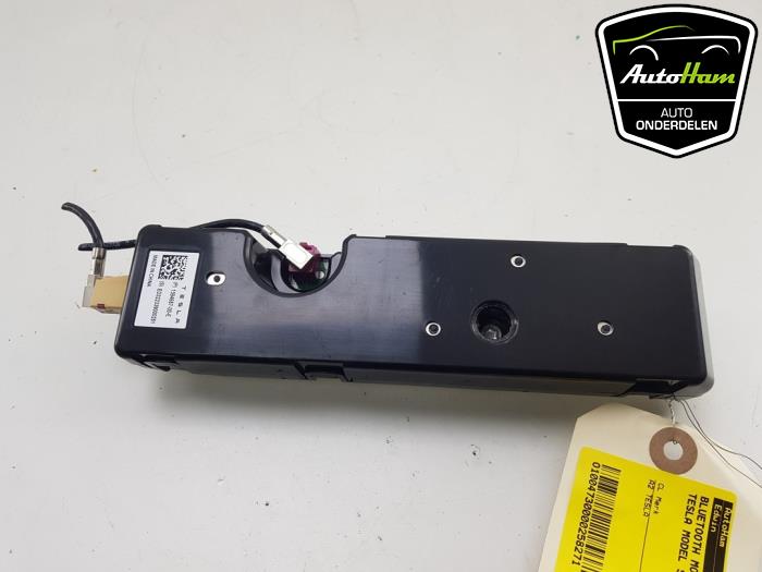 Usados Módulo Bluetooth Tesla Model S Plaid AWD 100 kWh Precio € 7,50 Norma de margen ofrecido por AutoHam